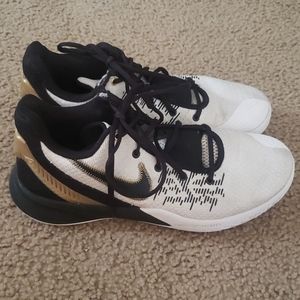 Size 8 Nike Zoom basketball shoes